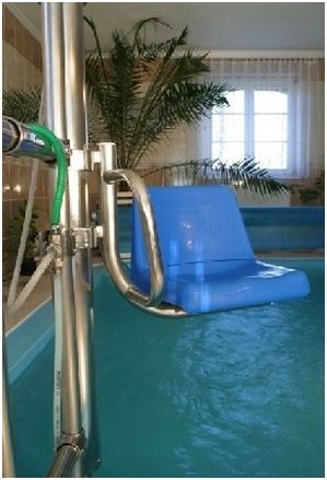 Wysięgnikowe podnośniki basenowe Producent - Czechy Delfin