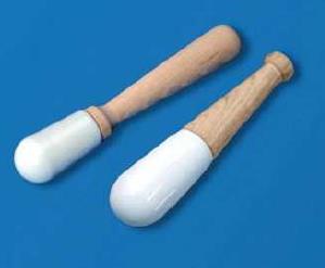 Tłuczek gładki z drewnianą rączką