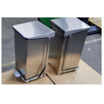 Kosze na odpady z pracowni medycyny nuklearnej Nuclear Shields B.V. SWB153