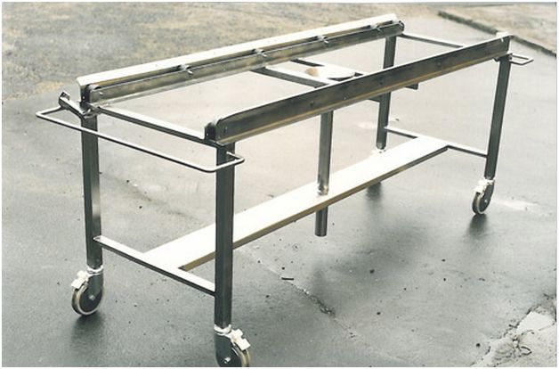 Stoły i wózki do mycia zwłok Funeralia Invest Stół do toalety pośmiertnej