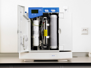 Demineralizatory, Stacje uzdatniania wody aptek i laboratorium ELGA MEDICA-S 7