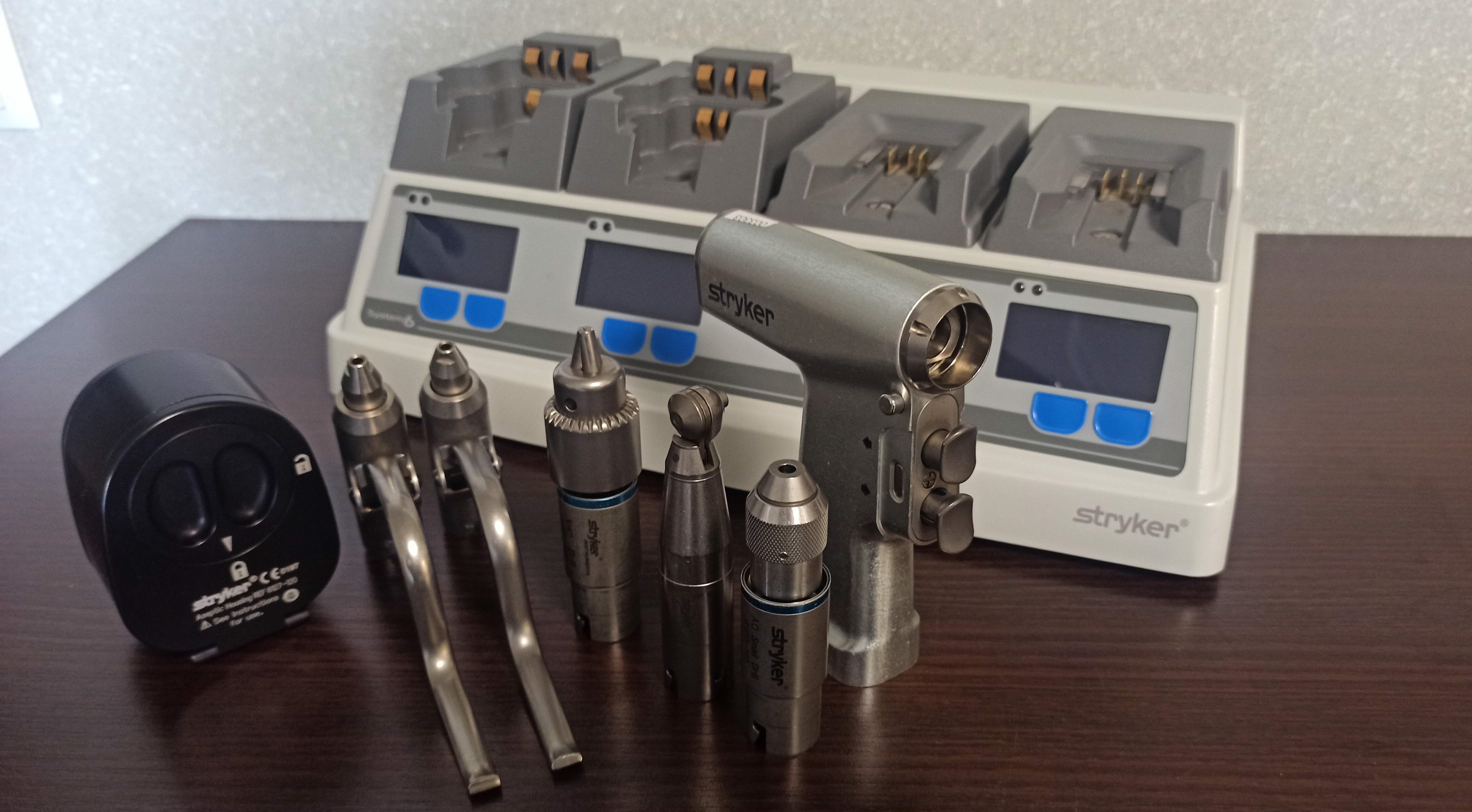 Napędy chirurgiczne - wiertarki ortopedyczne używane b/d Stryker CD4 Dol-Med używane