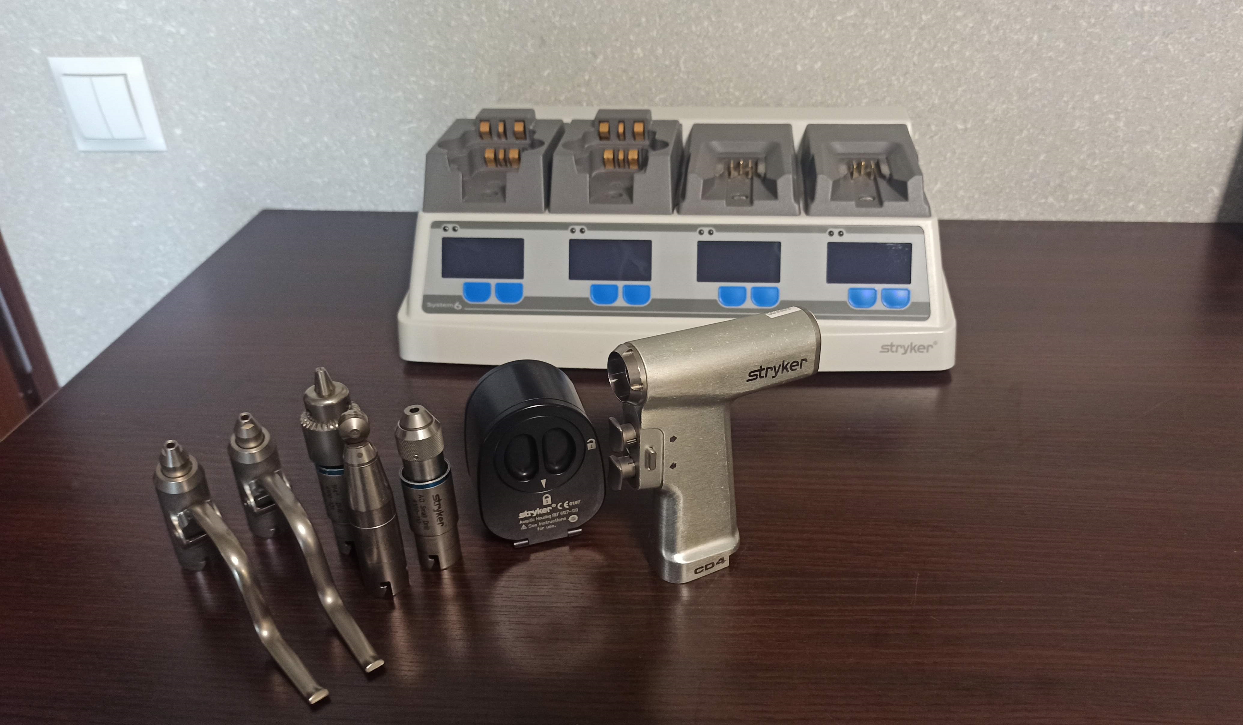 Napędy chirurgiczne - wiertarki ortopedyczne używane b/d Stryker CD4 Dol-Med używane