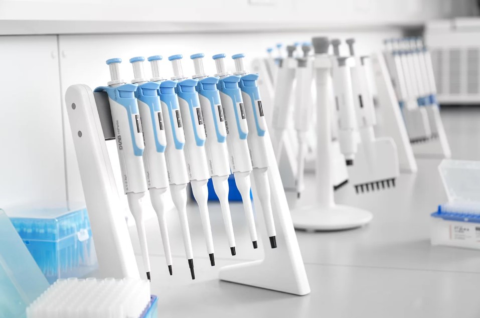 Pipety zmiennopojemnościowe DLAB Scientific HiPette