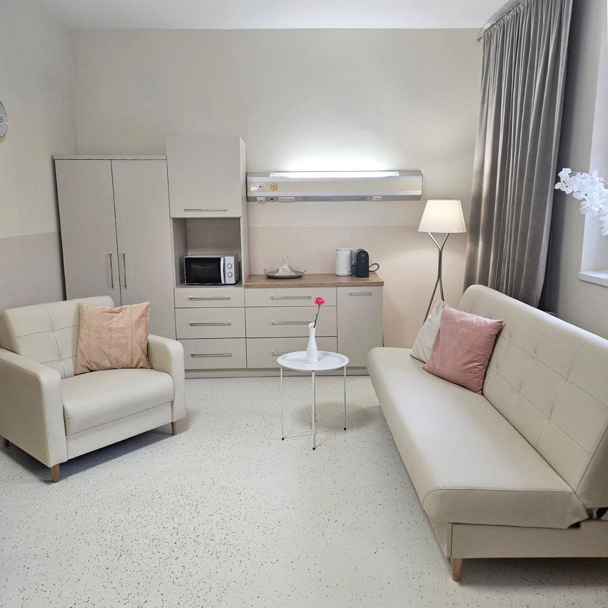 Sofy/kanapy do poczekalni medycznych Interio Mobili HUGO 2