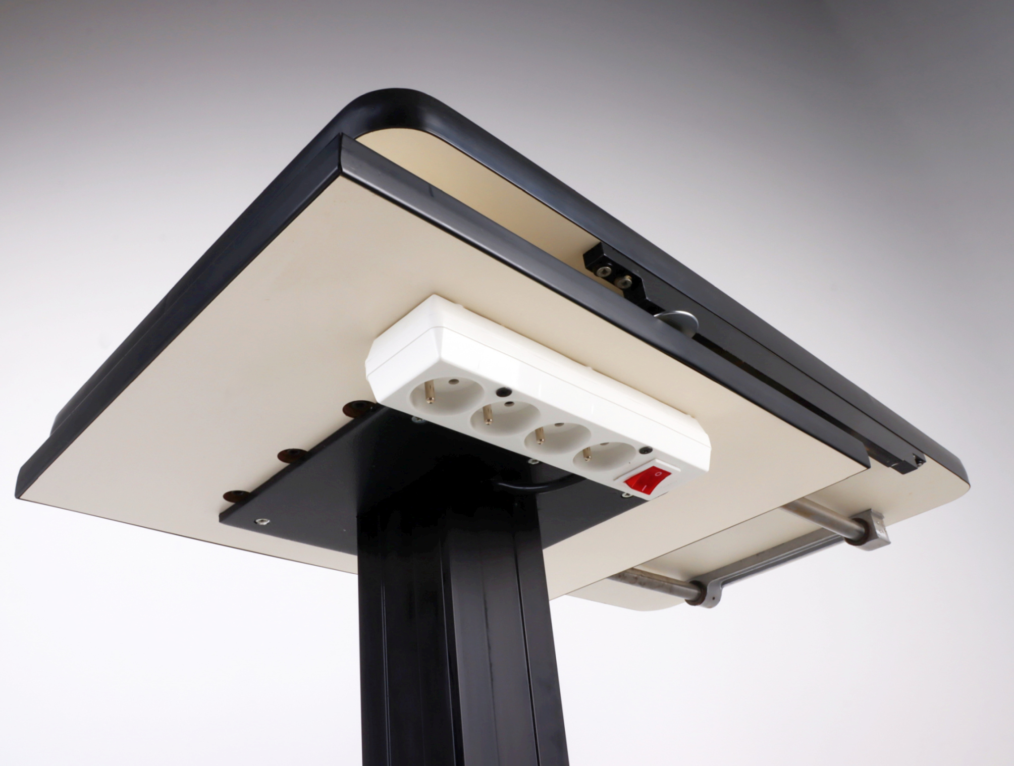 Stoliki okulistyczne używane B/D Praistech - Praiston rekondycjonowany