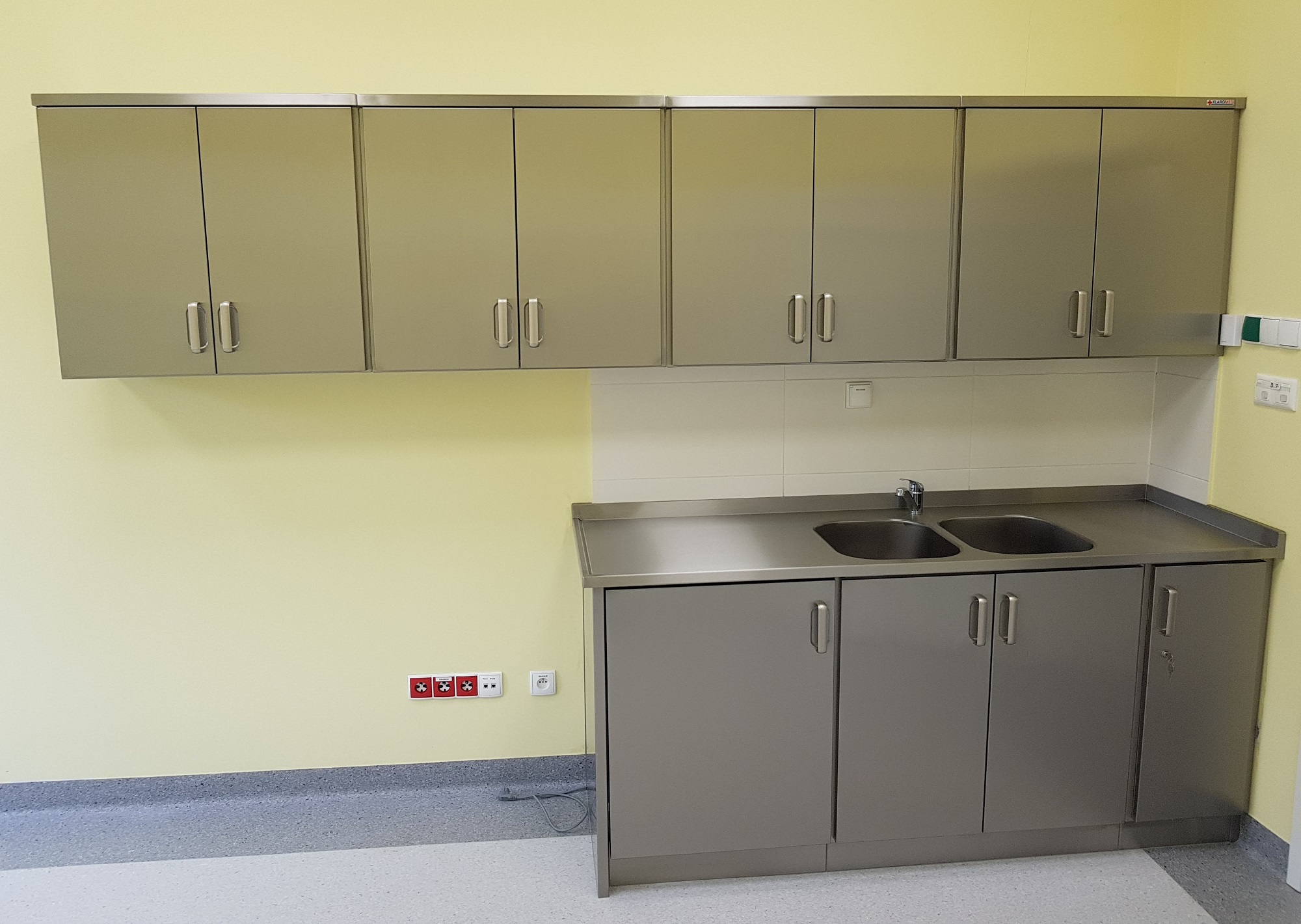 Systemy mebli modułowych KLAROMED ze stali kwasoodpornej