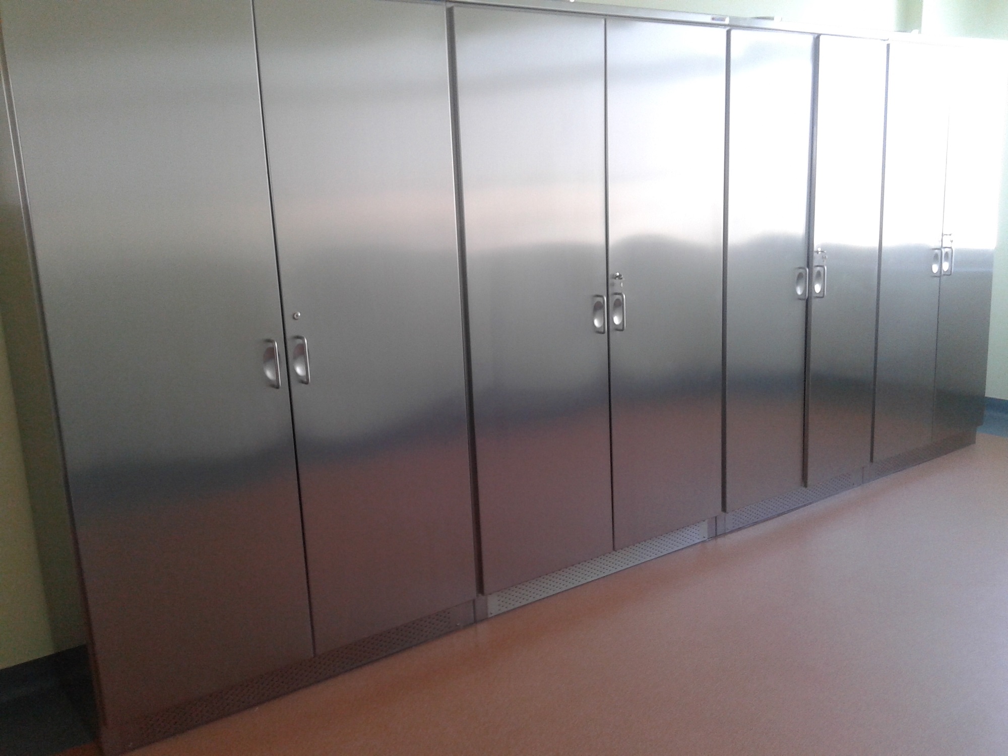 Systemy mebli modułowych KLAROMED ze stali kwasoodpornej