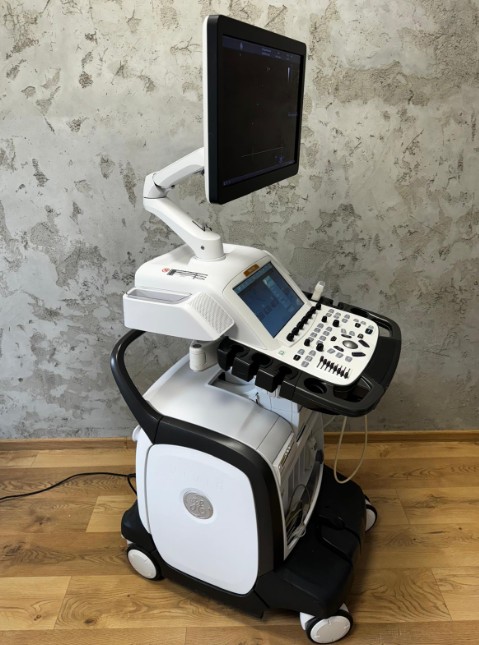 Ultrasonografy wielonarządowe używane b/d DrMedica - używane-USG GE Vivid E95