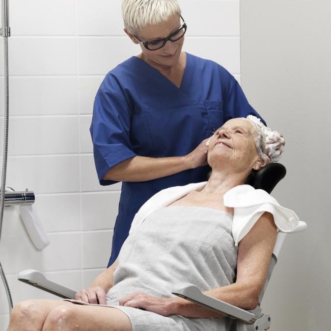 Wózki prysznicowo - sanitarne w pozycji siedzącej Etac AB Swift Mobile Tilt (elektryczny)