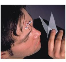 Zestawy do pozoracji ran Kryolan Rana Latexowa -kawałki szkła wbite w ciało