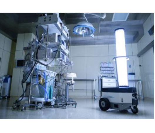 Robot dezynfekujący nową bronią szpitala w walce z pandemią